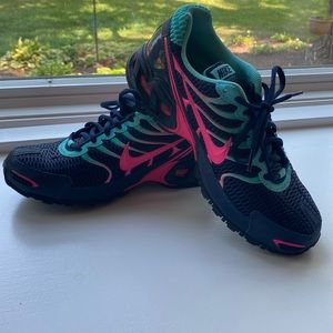 Nike Max Air tennis shoes. Size 8.5